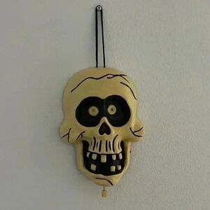 Vintage‎ Light Up Skull Talking/Singing, Halloween Decoration Skeleton head door